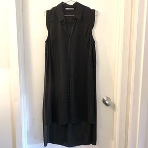 Hi-low long sleeveless blouse